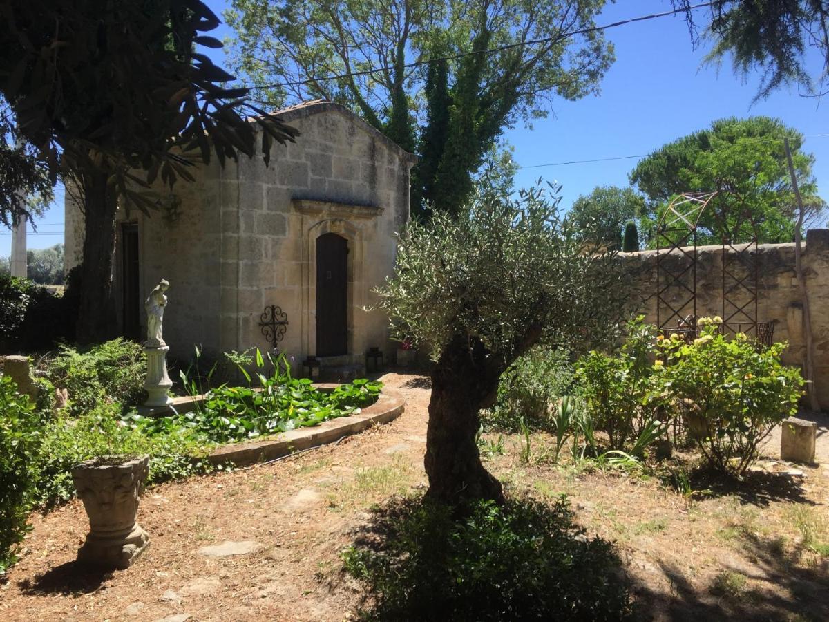 Mas De La Chapelle Sainte-Elisabeth Villa Tarascon Luaran gambar