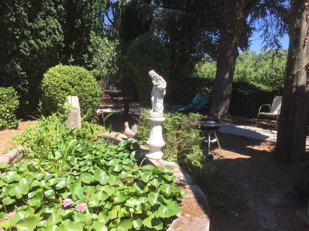 Mas De La Chapelle Sainte-Elisabeth Villa Tarascon Luaran gambar