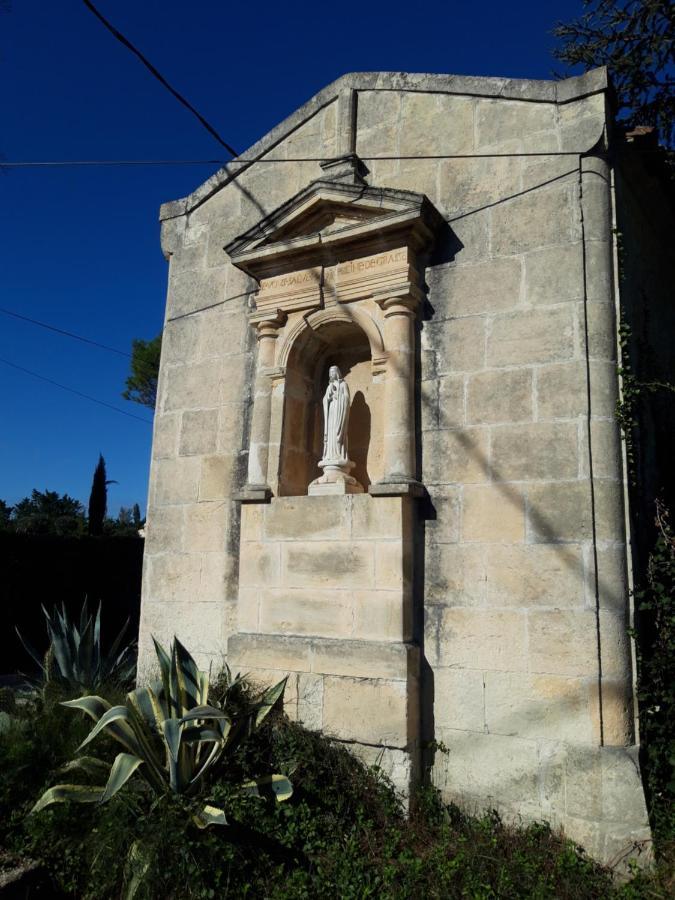Mas De La Chapelle Sainte-Elisabeth Villa Tarascon Luaran gambar