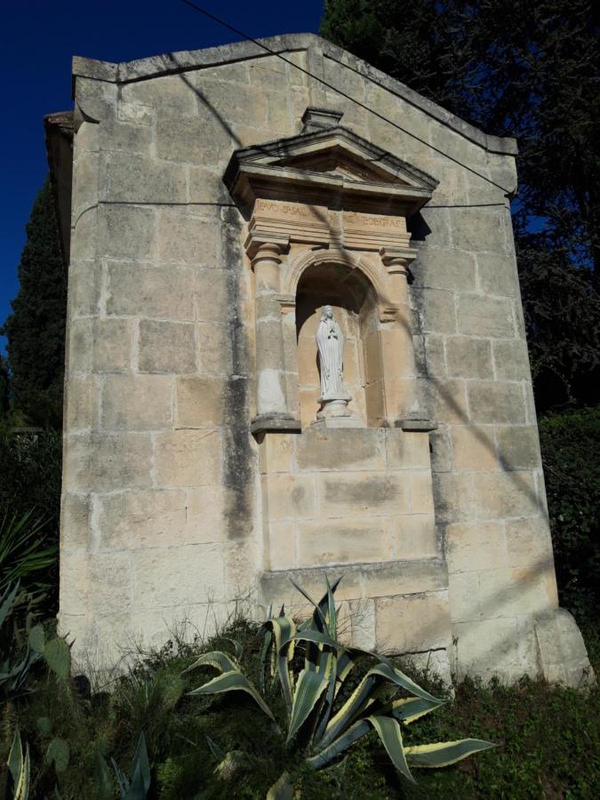 Mas De La Chapelle Sainte-Elisabeth Villa Tarascon Luaran gambar