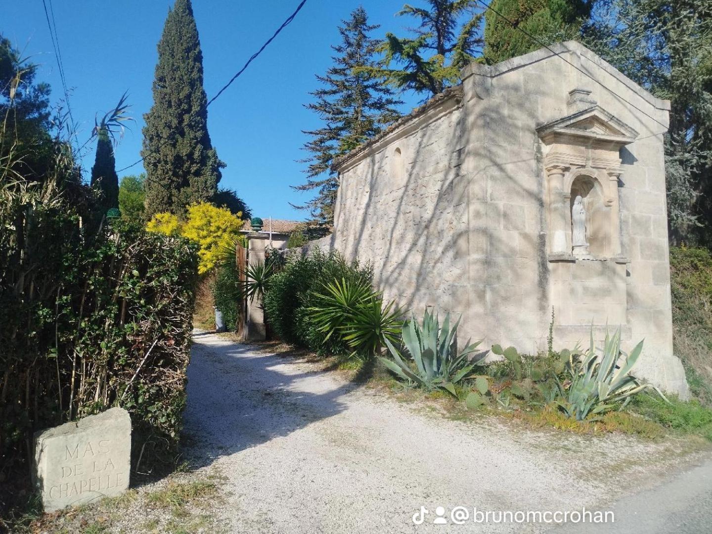 Mas De La Chapelle Sainte-Elisabeth Villa Tarascon Luaran gambar